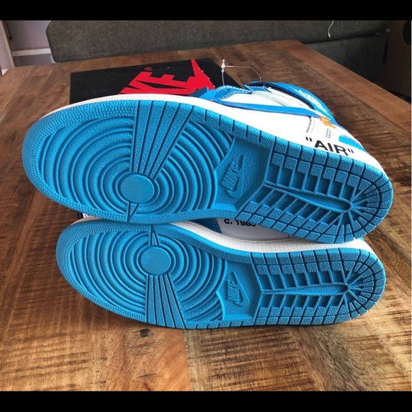 Off White x Air Jordan 1 RETRO HIGH OG ‘UNC’ - Picture 5 of 6